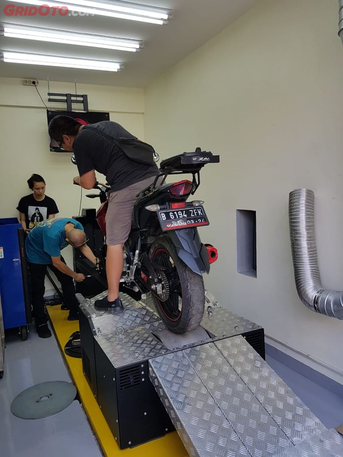 Proses Dynotest mesin Axis buat motor di Alfa Jaya Motor