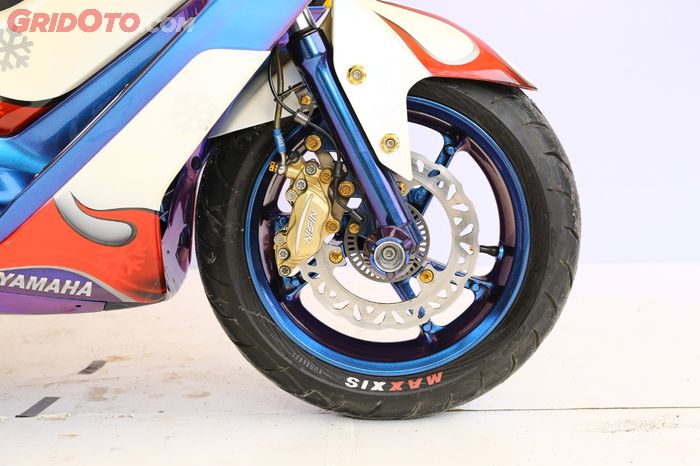 Kaki depan Yamaha NMAX repaint warna anodized dengan kaliper Nissin 4 piston