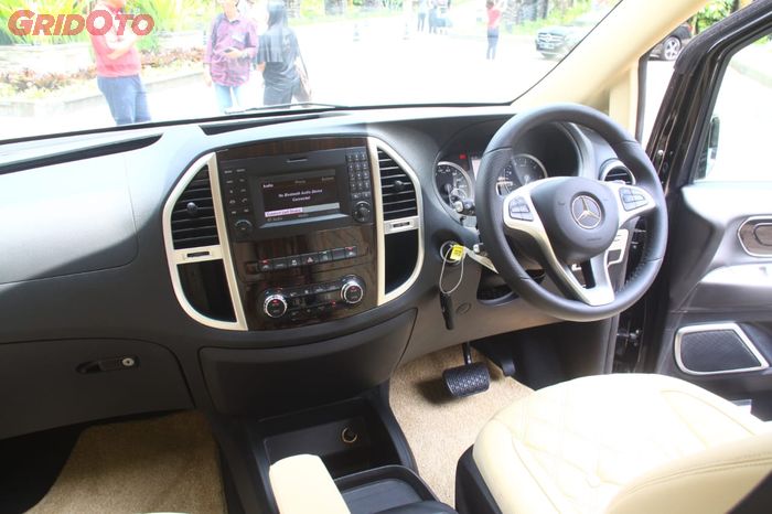 ruang kabin Mercedes-Benz Vito