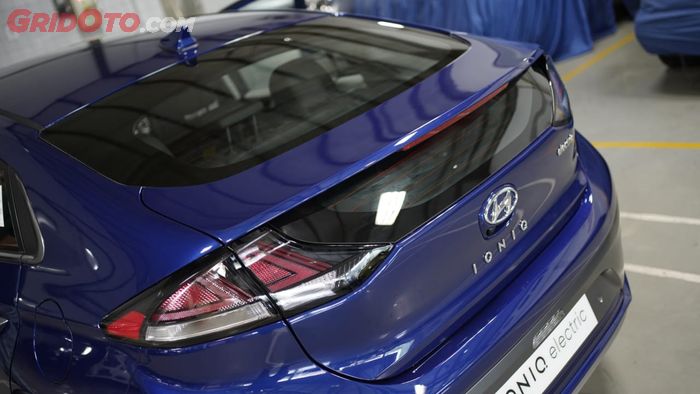 Kaca kecil di bagasi Hyundai Ioniq bikin visibilitas makin baik
