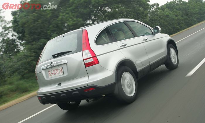 Bagian bodi belakang dan samping Honda CR-V generasi ketiga