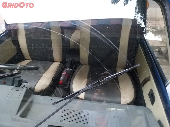 Kondisi kaca depan mobil baret