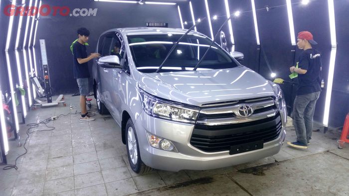 Mobil dipersiapkan untuk coating