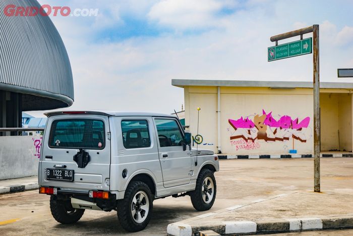 Tire hanger dan atap trepes versi Jimny JDM