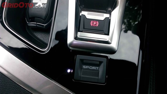 Rem tangan elektronic dan tombol mode sport pada Peugeot 5008 Allure Plus