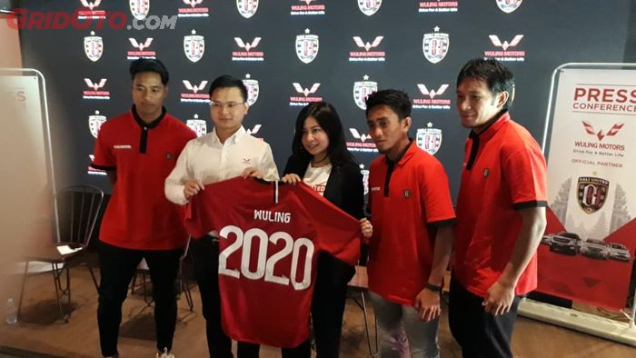 Wuling memiliki keistimewaan untuk menempatkan logo di bagian depan  jersey resmi Bali United untuk musim 2020. 