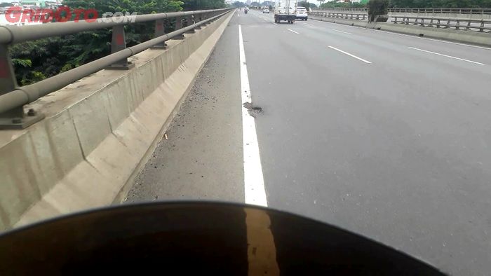 ilustrasi pagar jalan tol