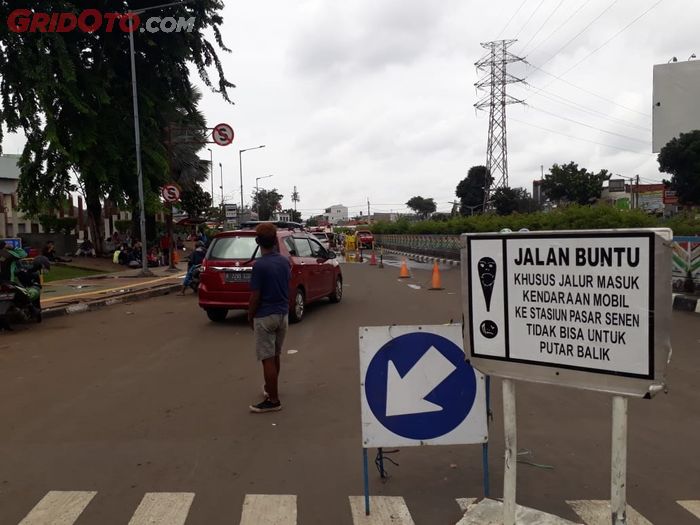 Jalan menuju Senen ditutup