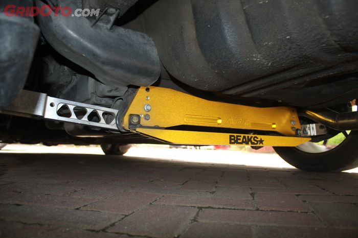 Suspensi sudah dimodifikasi agar satbil di kecepatan tinggi