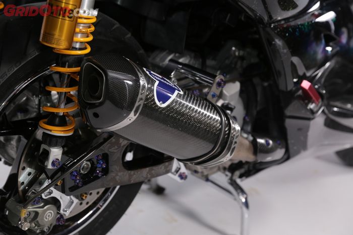 Shock belakang Ohlins plus muffler Termignoni