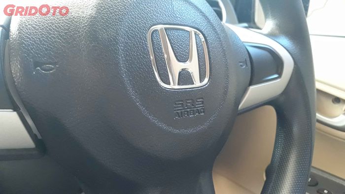 SRS airbag pada roda kemudi Honda Brio