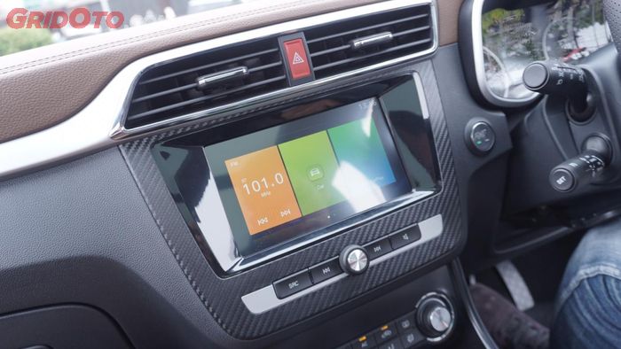 Head unit 8 inci di MG ZS support Apple Carplay dan Android Auto