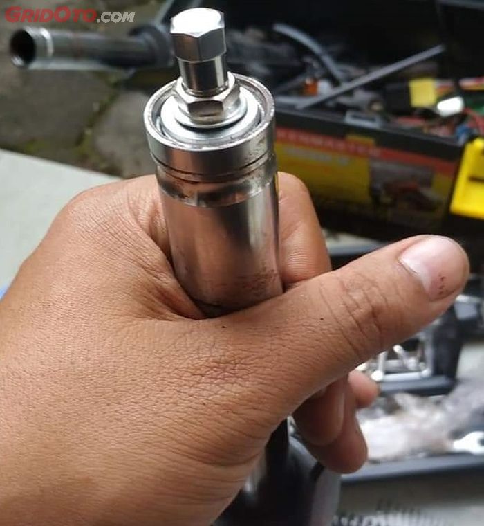 tutup sokbreke depan Air Suspension yang telah dipasang di Yamaha Lexi 