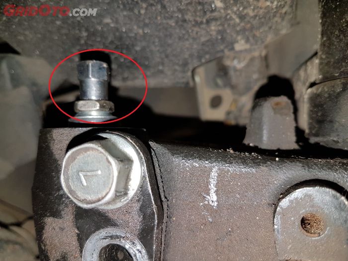 Tutup as sokbreker Yamaha Lexi setelah diganti dengan tutup air suspension