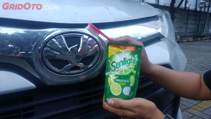 ngoprek santuy, bersihkan gril depan