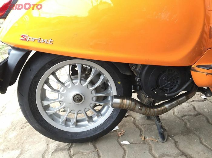 Leheran knalpot aftermarket Kawahara untuk Vespa matic. Full system.