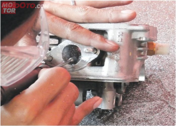 Proses porting polish dengan tujuan membuat motor semakin responsif tanpa melakukan bore-u
