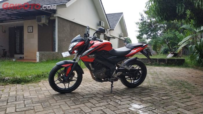 Kawasaki Bajaj Pulsasr 200 NS