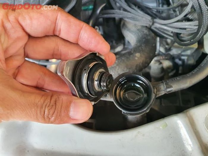 Ini tandanya bila tutup radiator mobil diesel atau bensin rusak (foto ilustrasi)