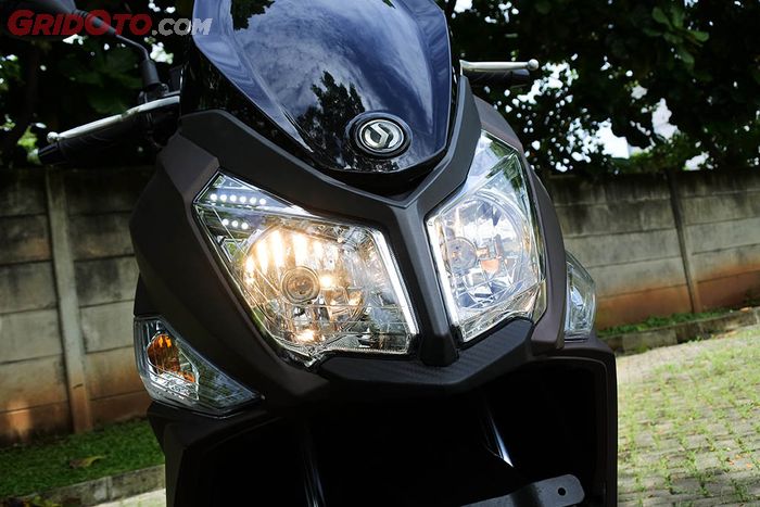 Lampu depan SYM Jet 14