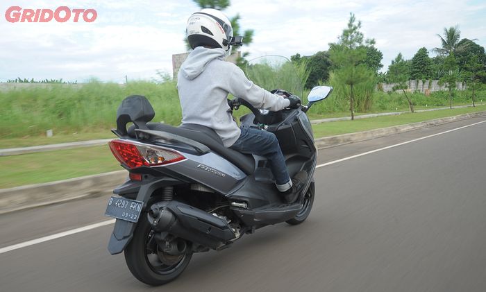 Test Ride SYM GTS 250i