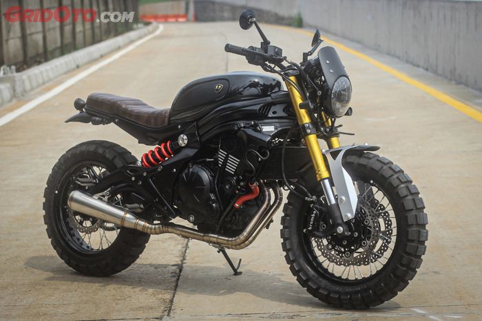 Modifikasi Kawasaki ER-6N berkonsep European Scrambler, garapan Brilliant Custom Motorcycles.