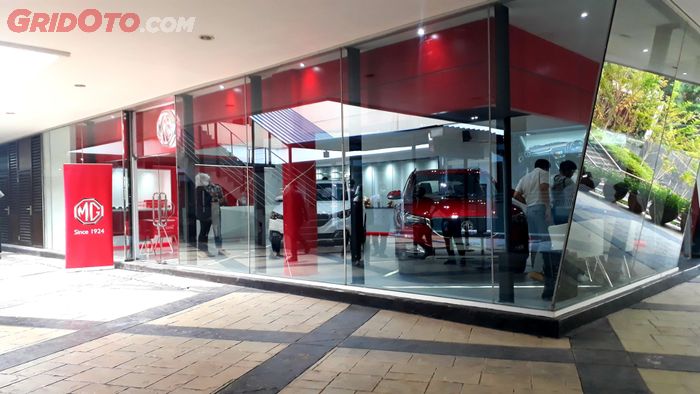 Tampilan luar digital showroom MG Motor Indonesia di The Breeze, BSD, Tangerang