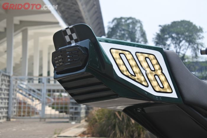 Pembuatan hornet juga ngga sembarangan, tanpa merubah rangka belakang CBR250RRnya!