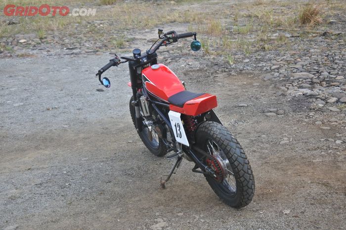 Flat tracker berbasis Ninja 150 RR ini pakai ban dual purpose, tapi...