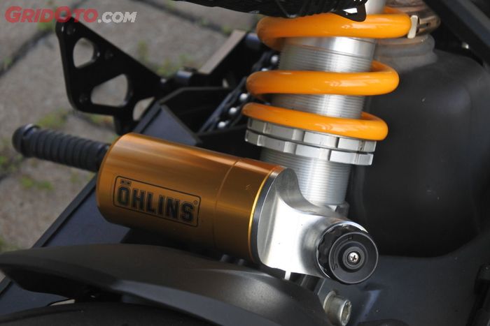 Shockbreaker Ohlins milik BMW G310R ternyata bisa dipasang di KTM Duke 250.