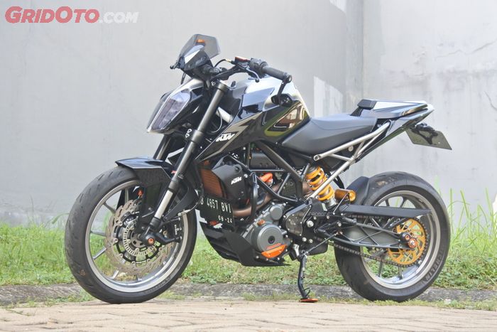 KTM Duke pakai crashbar SW Motech, aman plus tetap kece.