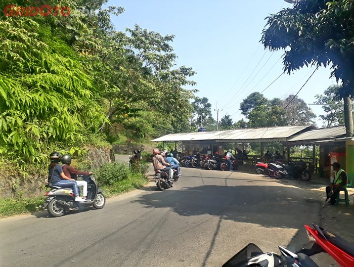 Bukit pelangi, Gunung Geulis, Bogor, Jawa Barat banyak tikungan berliku