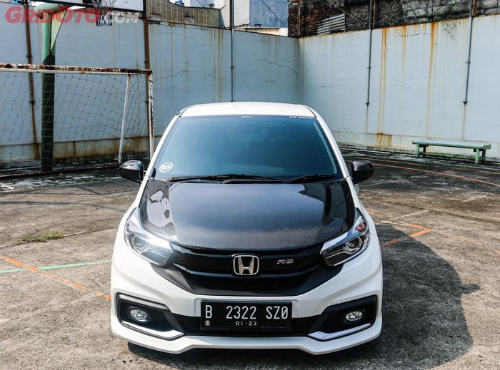 Modifikasi Honda Brio lama pasang aksen carbon