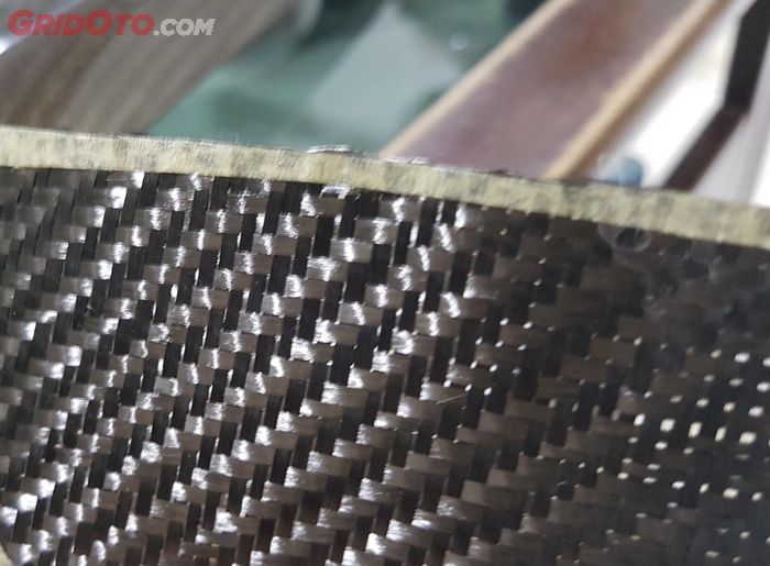 Ilustrasi bahan serat carbon fiber mentah