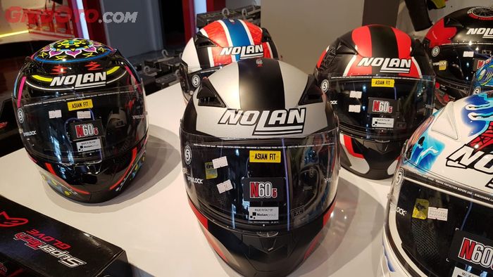 Helm impor merek Nolan dengan label Asian Fit