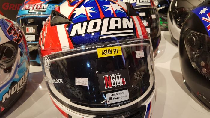 Helm Nolan N60.5 dengan label Asian fit