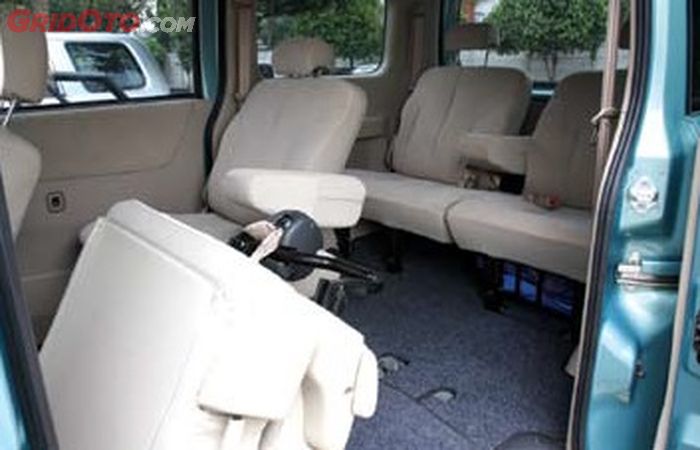 Ruang kabin Daihatsu Luxio 