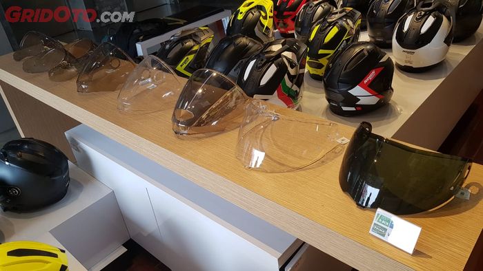 Pilihan aneka visor helm premium untuk tipe dan model berbeda