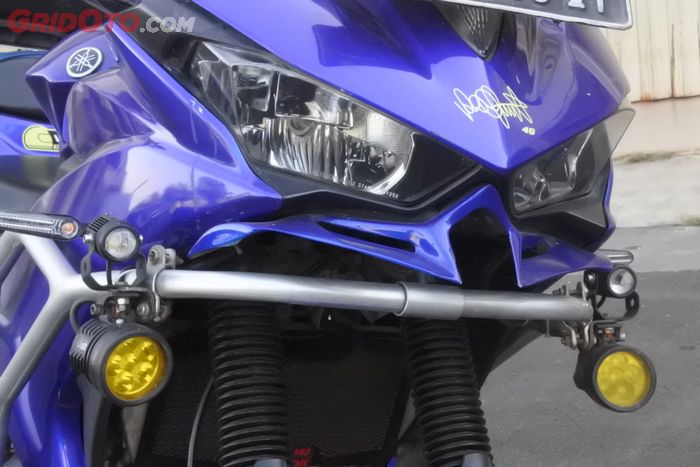 Trik modifikasi Yamaha R25 jadi motor adventure, bagian fairing ditinggikan