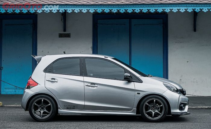 Video modifikasi Honda Brio bertamoang racing look namun turut bermain audio