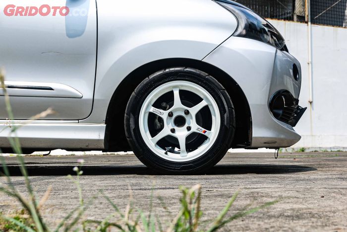 Gaya Minimalis dan Rapi Bikin Modifikasi Toyota Veloz Ini Ganteng Luar