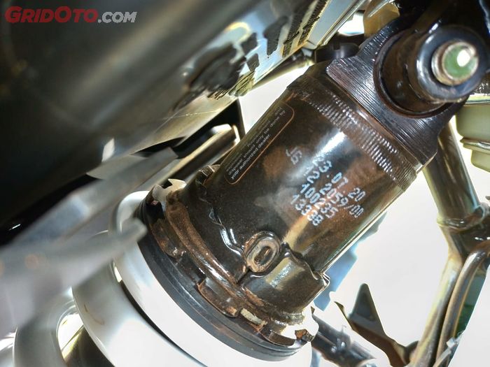 Setelan preload suspensi belakang KTM 390 Adventure