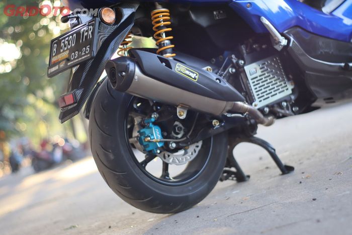 Bagian kaki-kaki belakang Yamaha All New NMAX berkonsep touring sporty.
