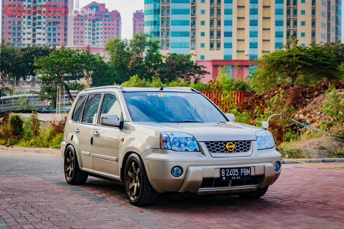 Modifikasi Nissan X-Trail lama bergaya Thailook