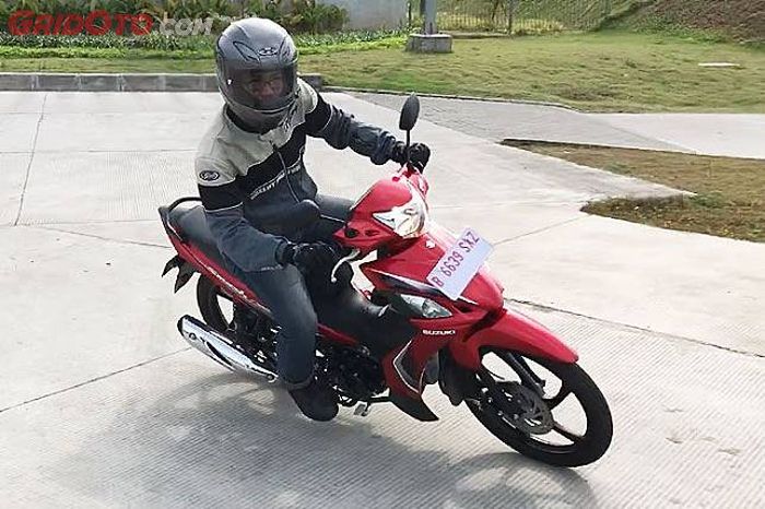 tampilan Suzuki Smash FI dari depan