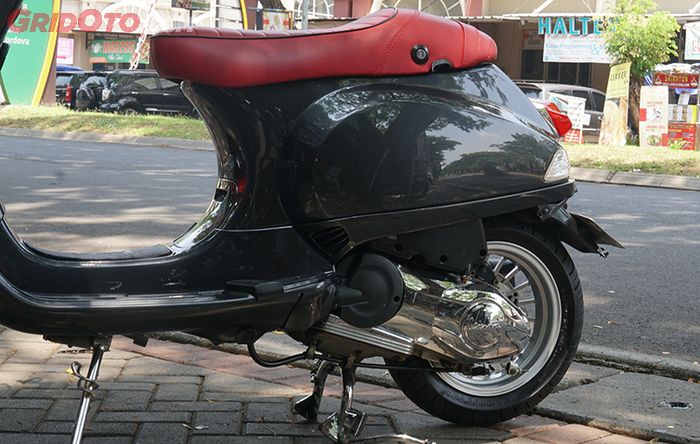 Vespa S Gading Marten Modifikasi Scooter VIP. Roda depan belakang kini sudah pakai ring 12 inci. CVT jeroannya full Mallosi Polini