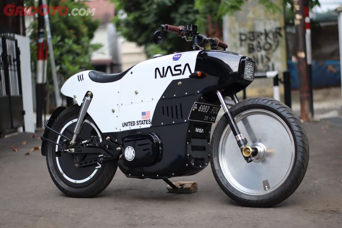 Detail body custom streetcub Honda Supra X ala pesawat NASA, berawal dari gambar di kertas! 