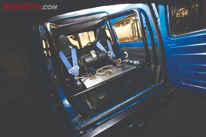 Modifikasi Suzuki Jimny J20, kabin belakang dipenuhi dengan tangki bensin