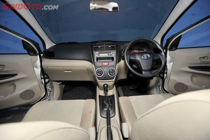 Interior Toyota Avanza G AT 2013