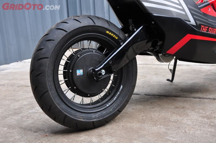 Dinamo BLDC tipe hub buat BeAT ini berpadu manis dengan swing arm &lsquo;banana&rsquo; copotan Yamaha XSR 155